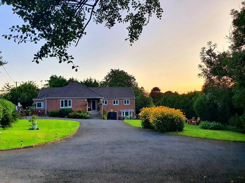 Idyllic 2 Bedroom Self-Contained Upsidedown Annexe Llandrindod Wells Extérieur photo