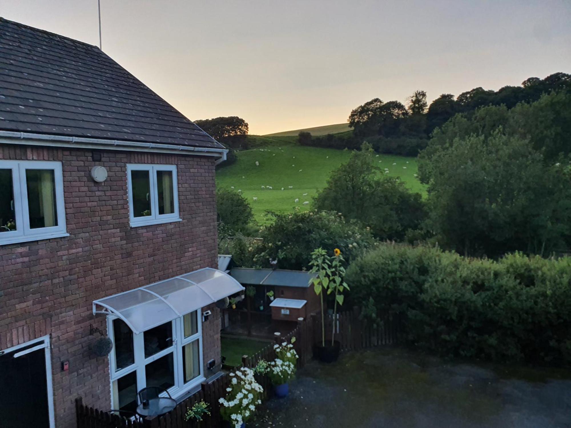 Idyllic 2 Bedroom Self-Contained Upsidedown Annexe Llandrindod Wells Extérieur photo