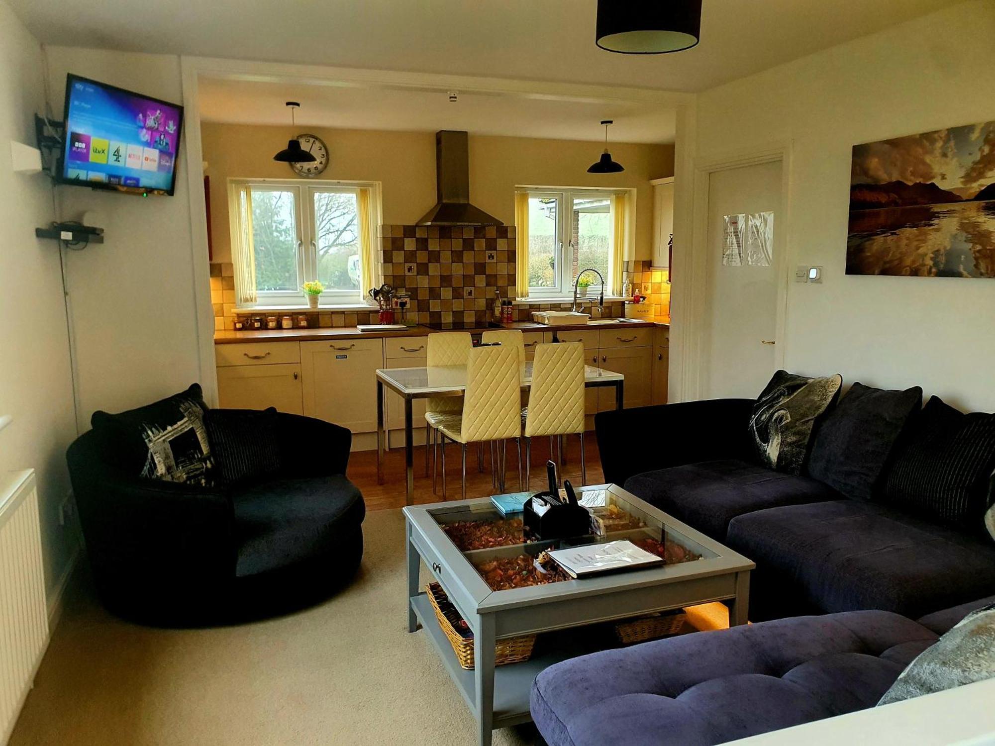 Idyllic 2 Bedroom Self-Contained Upsidedown Annexe Llandrindod Wells Extérieur photo