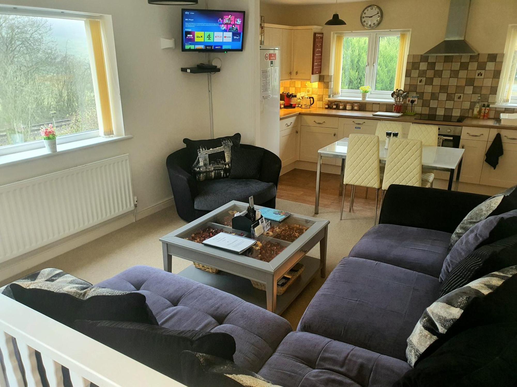 Idyllic 2 Bedroom Self-Contained Upsidedown Annexe Llandrindod Wells Extérieur photo